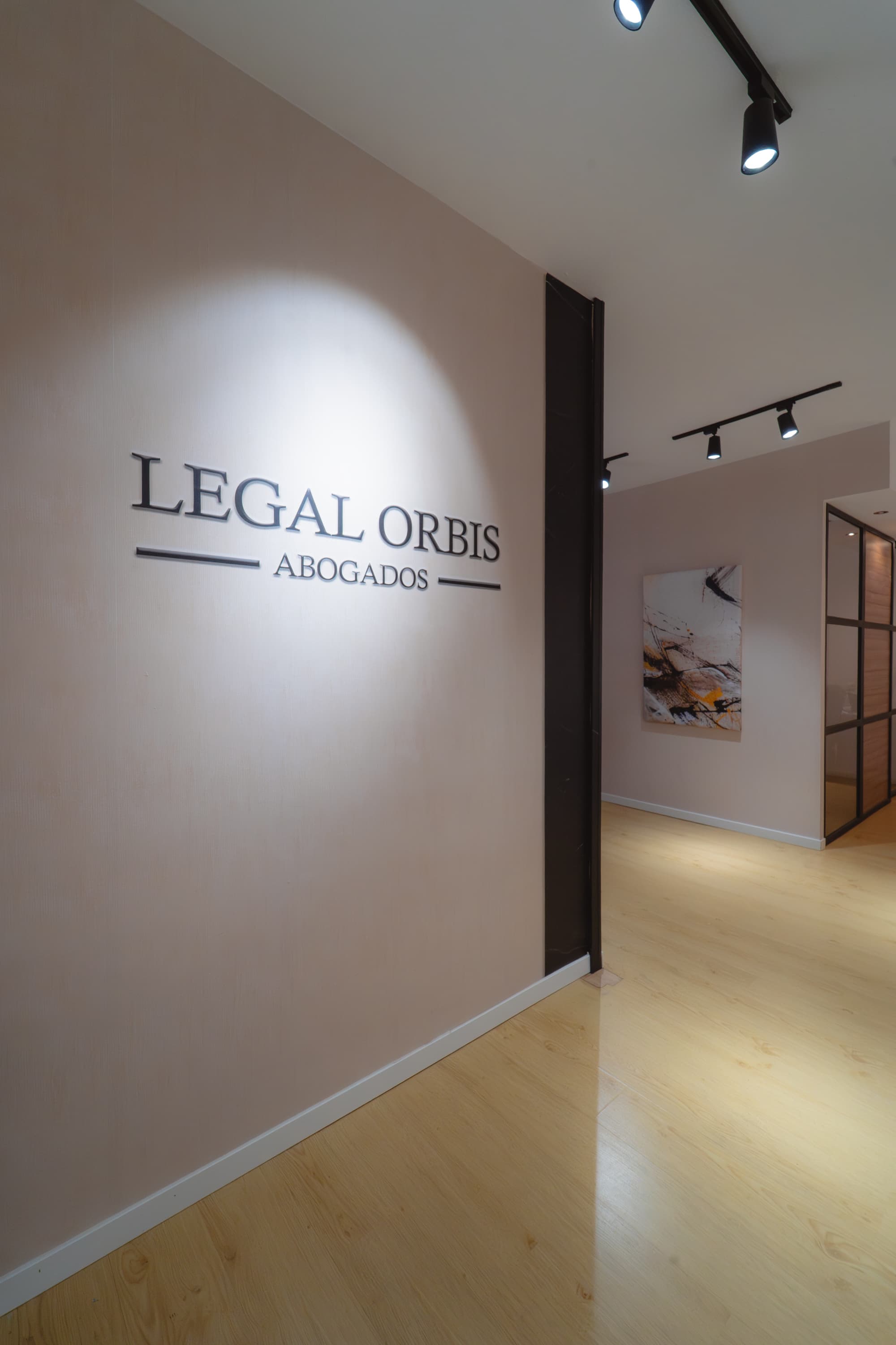 Compromiso - Equipo de abogados Legal Orbis Madrid