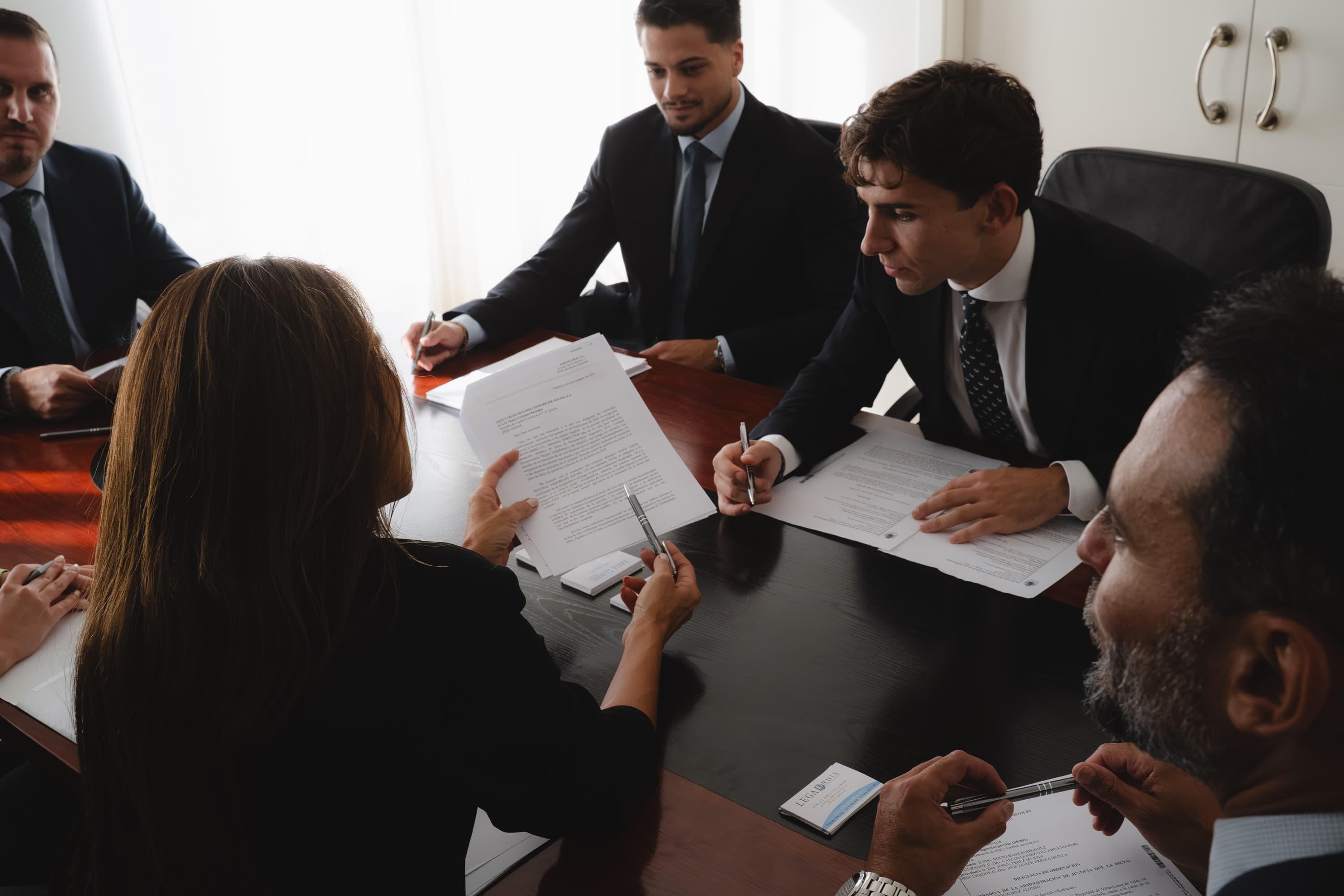 Transparencia y confianza mutua - Abogados especializados en Madrid Legal Orbis